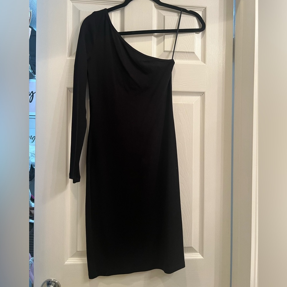 Elegant Black One-Shoulder Dress